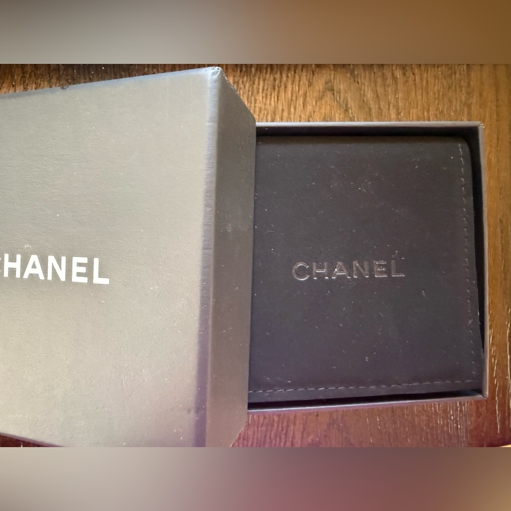 CHANEL CC Logos Rhinestone Heart Stud Earrings Gold Tone L23C Auth w/Box #3331 - Picture 5 of 5